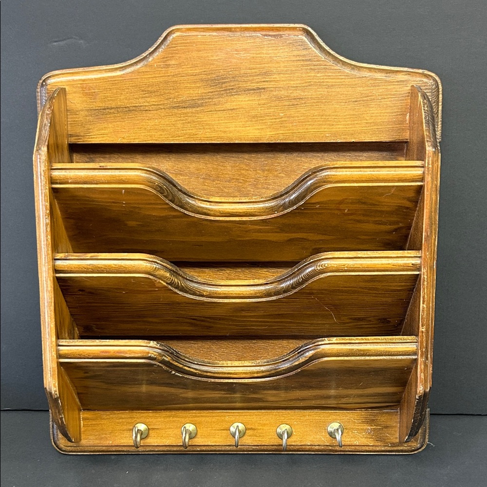 Vintage 1980’s  3 spot wooden wall letter /mail holder with 5 key hooks